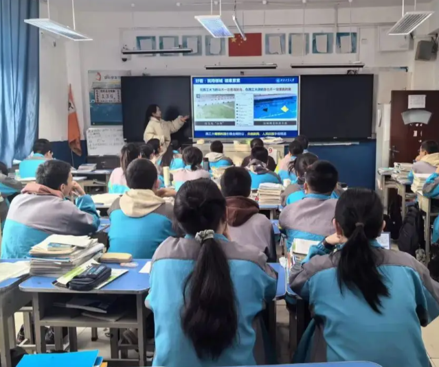 构建城乡联动的数字教育共同体整合资源建立统一的城乡数字教育平台