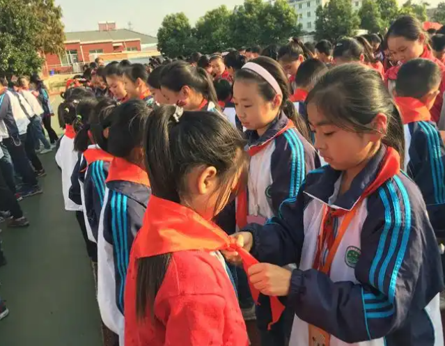 以温暖的话语欢迎新同学到来详尽解说校园常规课堂纪律文明礼仪 以温暖的话语欢迎新同学到来详尽解说校园常规课堂纪律文明礼仪
